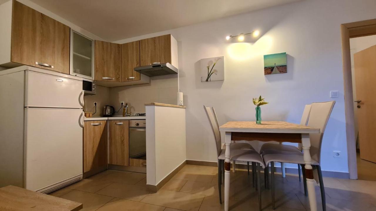 Kaštela Apartments Pavlinovic מראה חיצוני תמונה