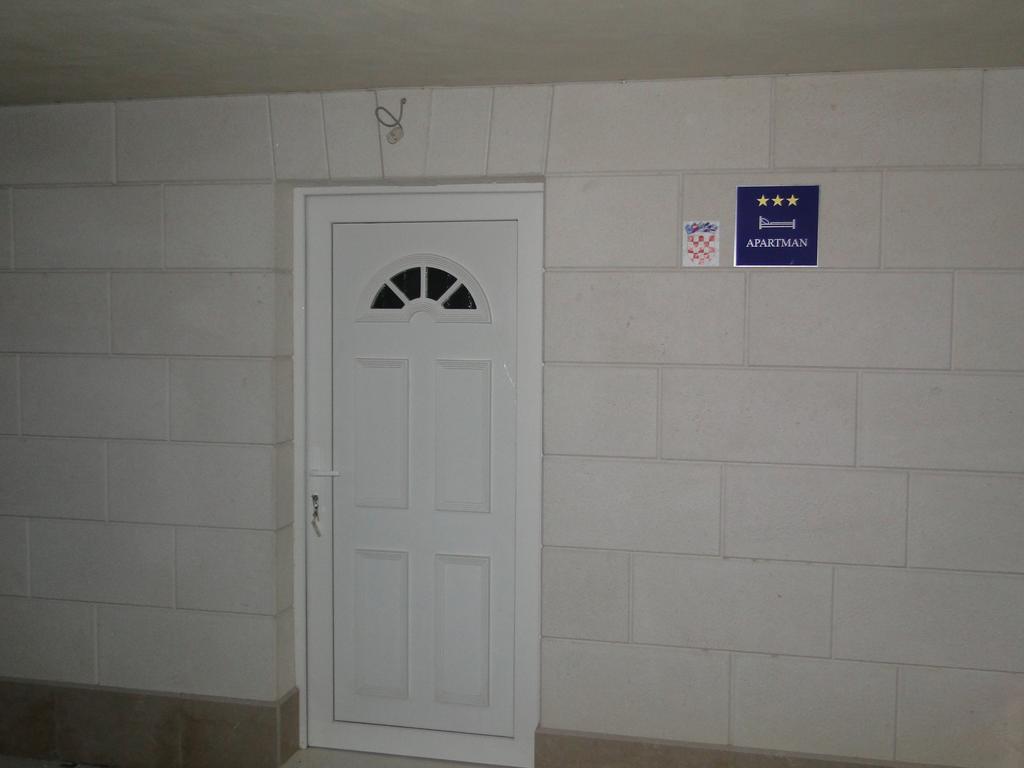 Kaštela Apartments Pavlinovic מראה חיצוני תמונה